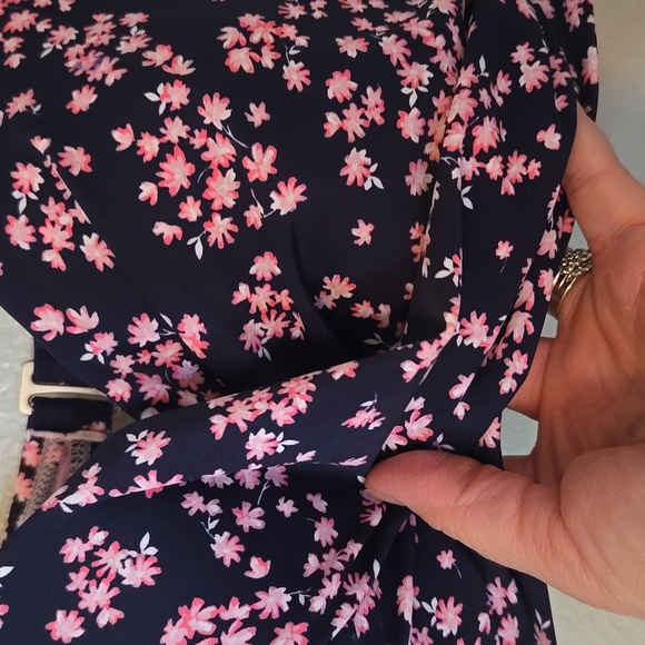 Draper James | NWT Navy & Pink Floral Twist Bikini Top Size Large - Picture 6 of 10